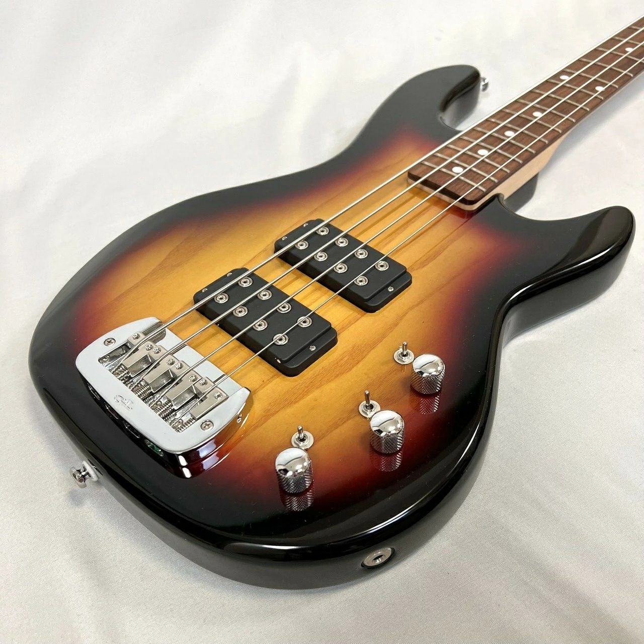 G&L L-2000 premium サンバースト　フレットレス（塗装に難あり） G&L TRIBUTE SERIES L-2000™ 3-Tone Sunburst【店頭展示特価品