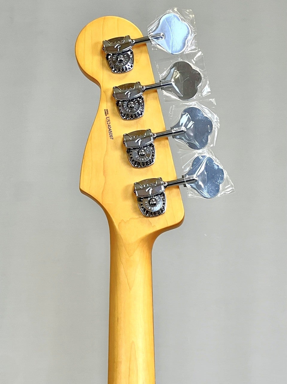 Fender American Professional II Jazz Bass® Rosewood Fingerboard 3-Color Sunburstヘッド裏