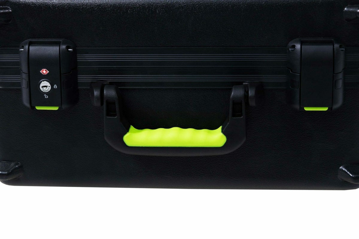 SHUREBYGATORSH-MICCASEW07