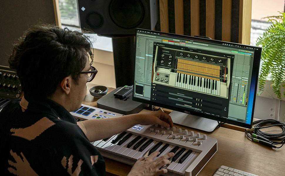 ARTURIA KeyLab Essential 49 mk3ARTURIA KEYLAB ESN 49 MK3アートリア キーラボエッセンシャル MIDIキーボード 49鍵【Stage Desk Top Music】MIDIコントローラー DTM DAW