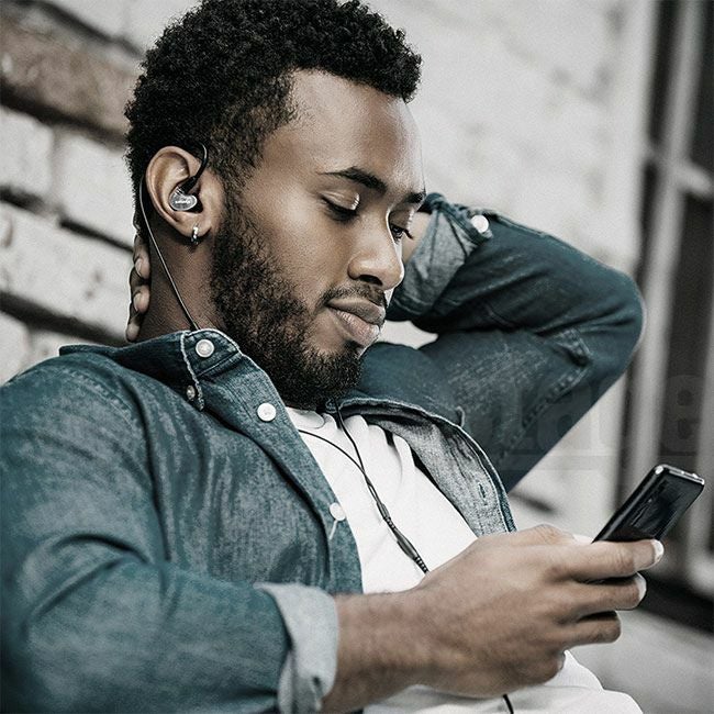 SHUREAONIC4SE42HYW+UNI-A