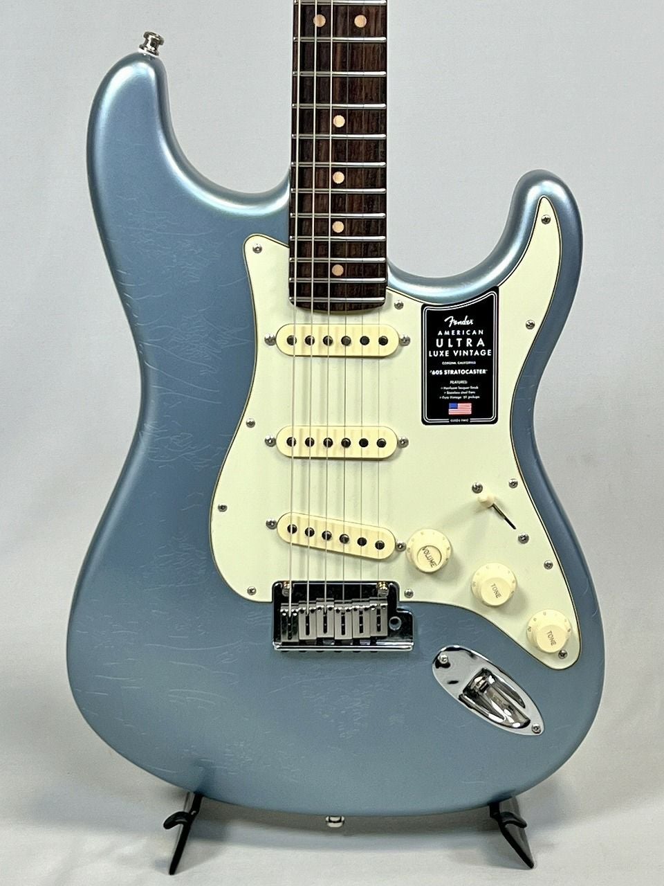 Fender American Ultra Luxe Vintage '60s Stratocaster®, Rosewood Fingerboard, Ice Blue Metallic