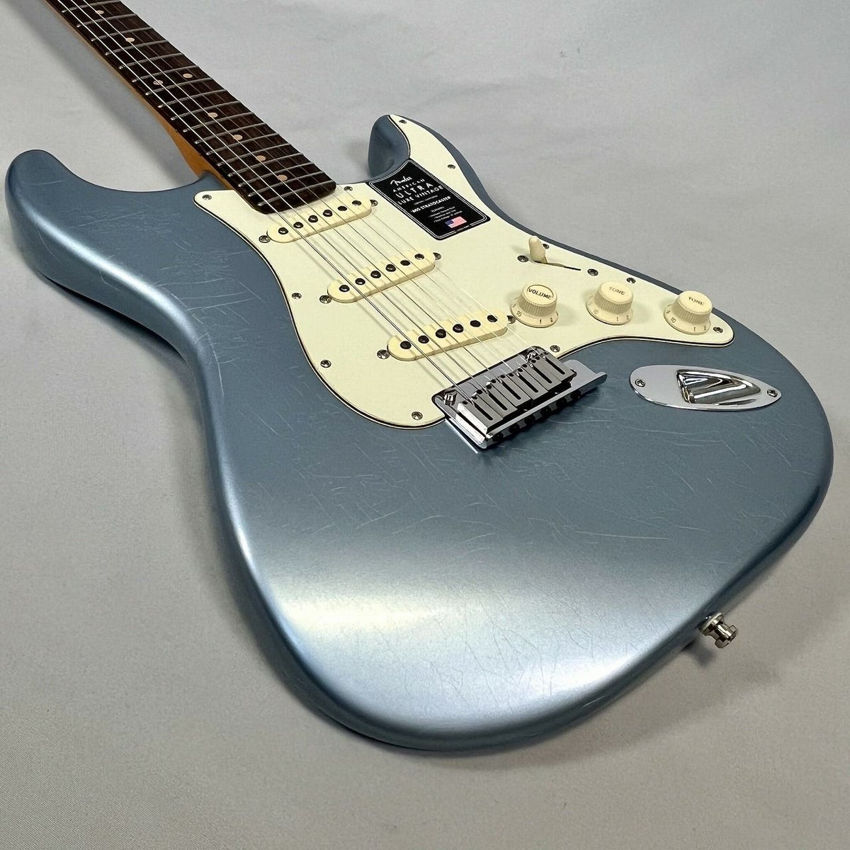 Fender American Ultra Luxe Vintage '60s Stratocaster®, Rosewood Fingerboard, Ice Blue Metallic