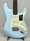 Fender Limited Edition Vintera® II Road Worn® '60s Stratocaster®, Rosewood Fingerboard, Sonic Blue ボディ前面