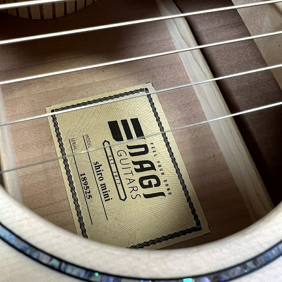 NAGI GUITARS shiro miniサウンドホール