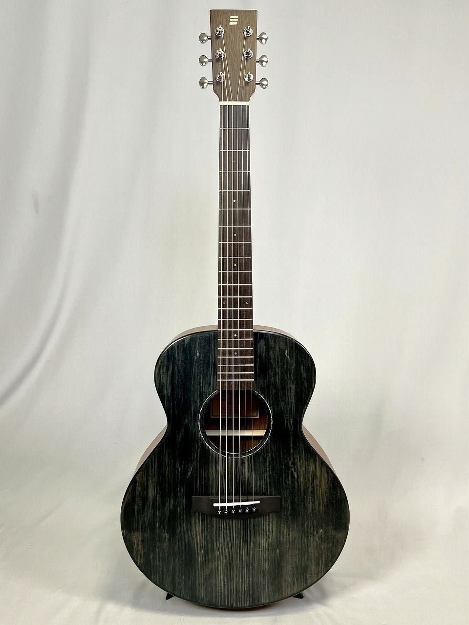 NAGI GUITARS kuro mini正面図