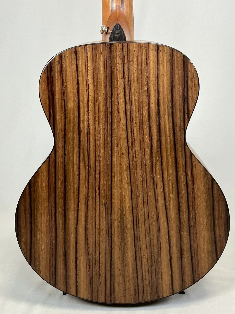 NAGI GUITARS kuro miniボディ背面