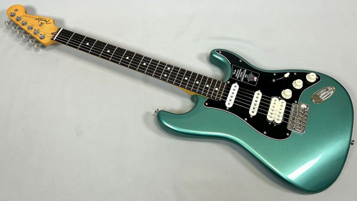 FenderAmericanProfessionalClassicStratocaster®HSS,RosewoodFingerboard,FadedSherwoodGreenMetallic