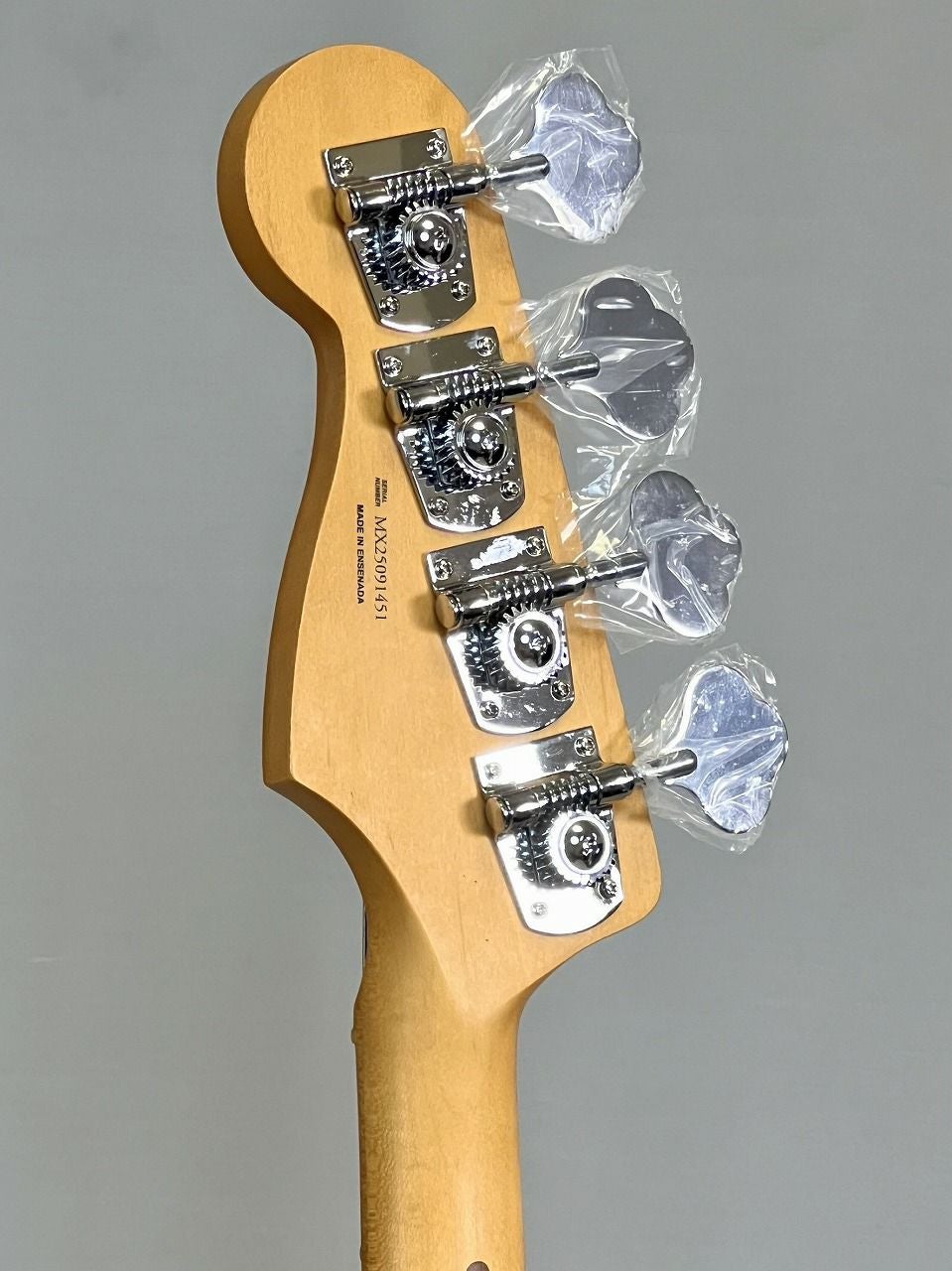 Fender Player II Jazz Bass®, Maple Fingerboard, Blackヘッド裏