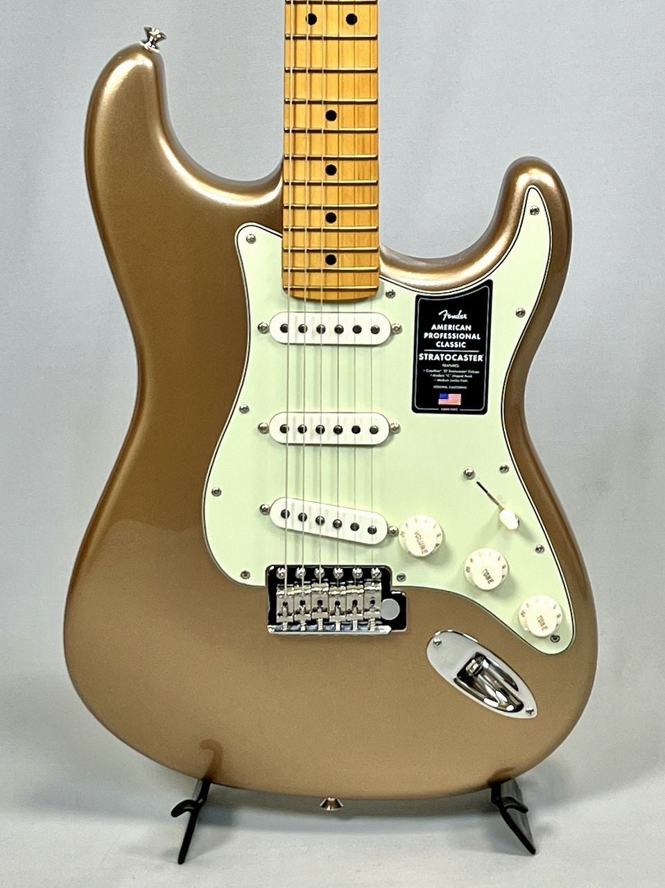 Fender American Professional Classic Stratocaster®, Maple Fingerboard, Faded Firemist Goldボディ表