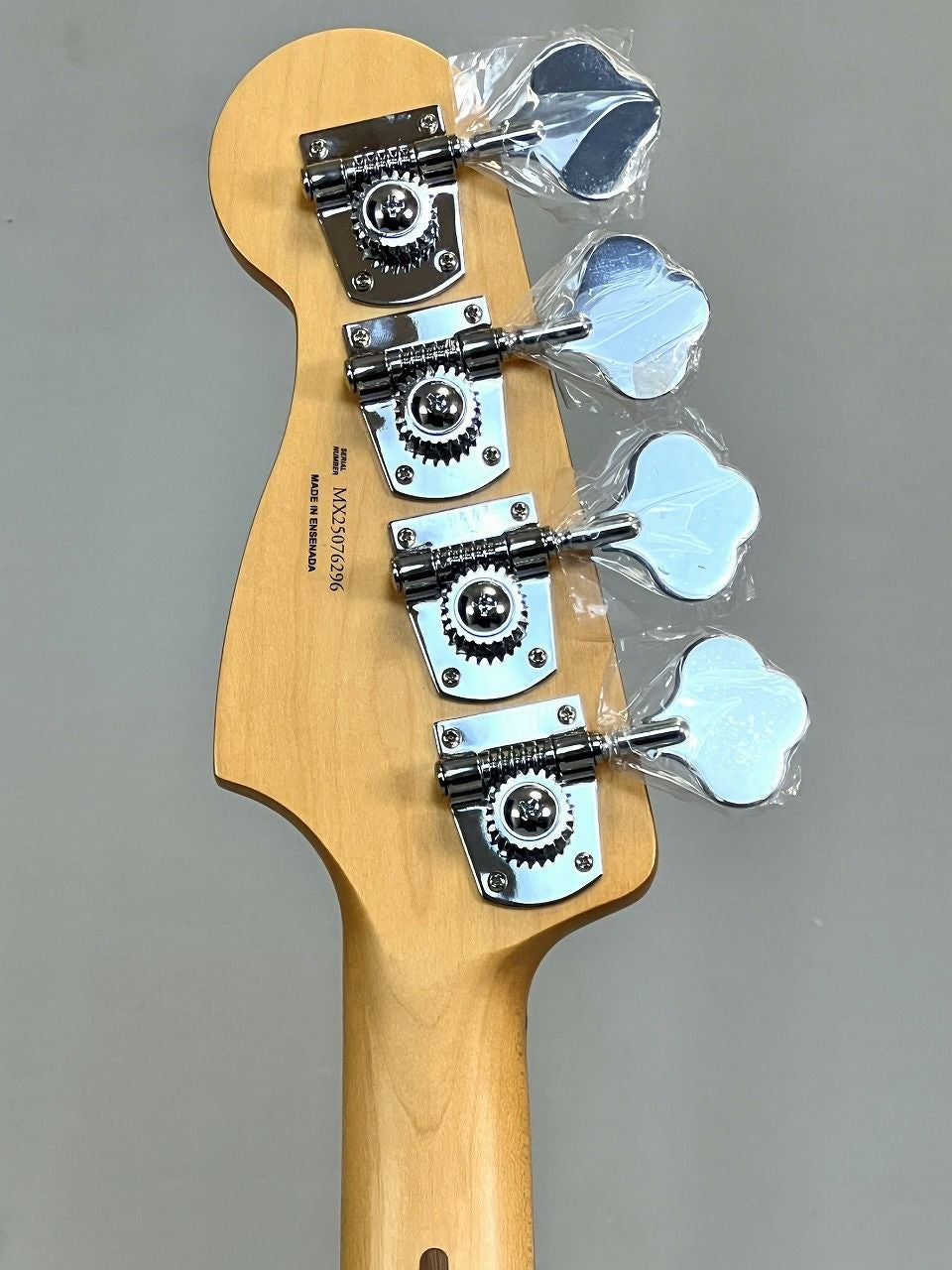 FenderPlayerIIPrecisionBass®,RosewoodFingerboard,PolarWhiteヘッド裏