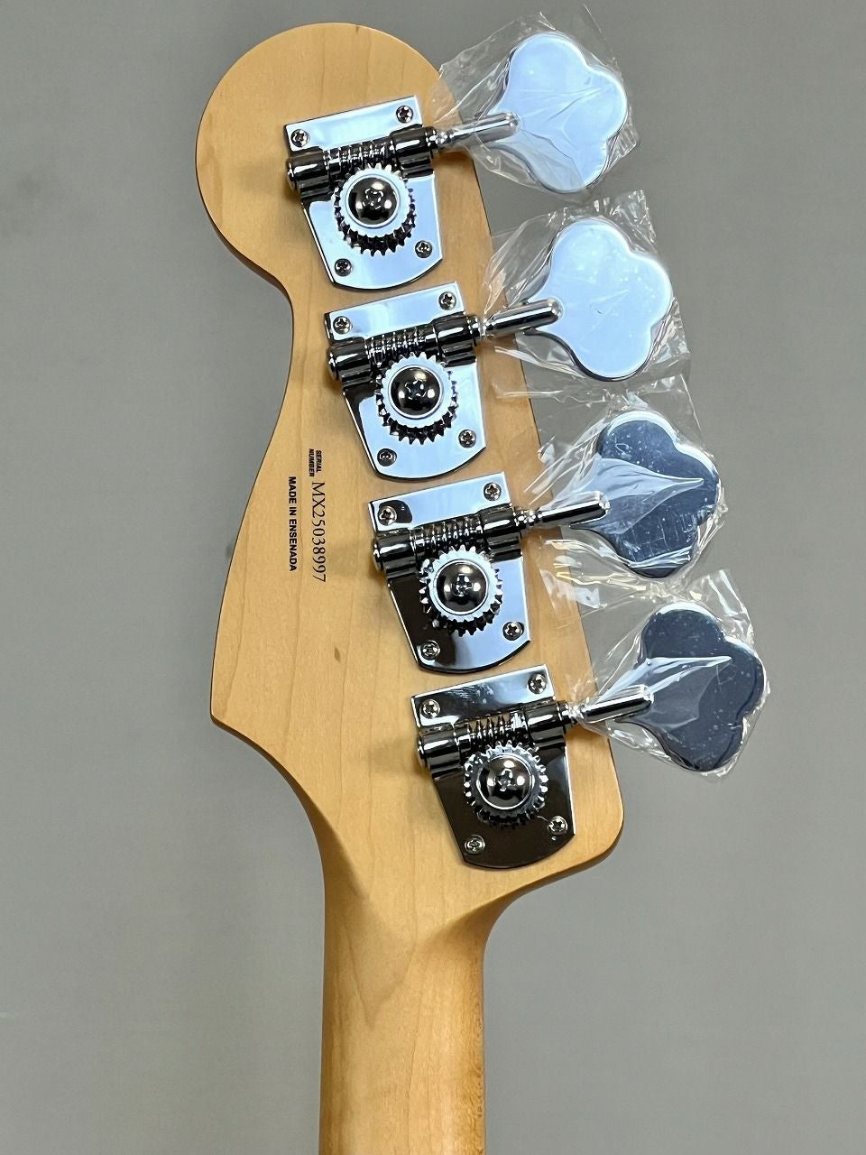 FenderPlayerIIModifiedActiveJazzBass®,RosewoodFingerboard,HarvestGreenMetallicヘッド裏