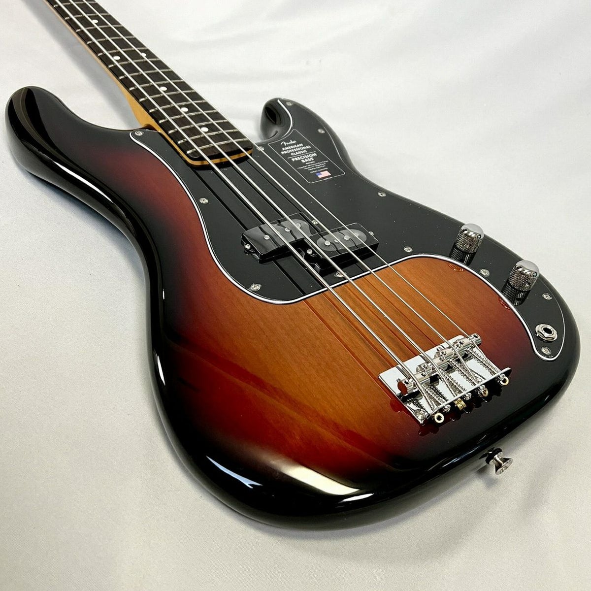 Fender American Professional Classic Precision Bass®, Rosewood Fingerboard, 3-Color Sunburst