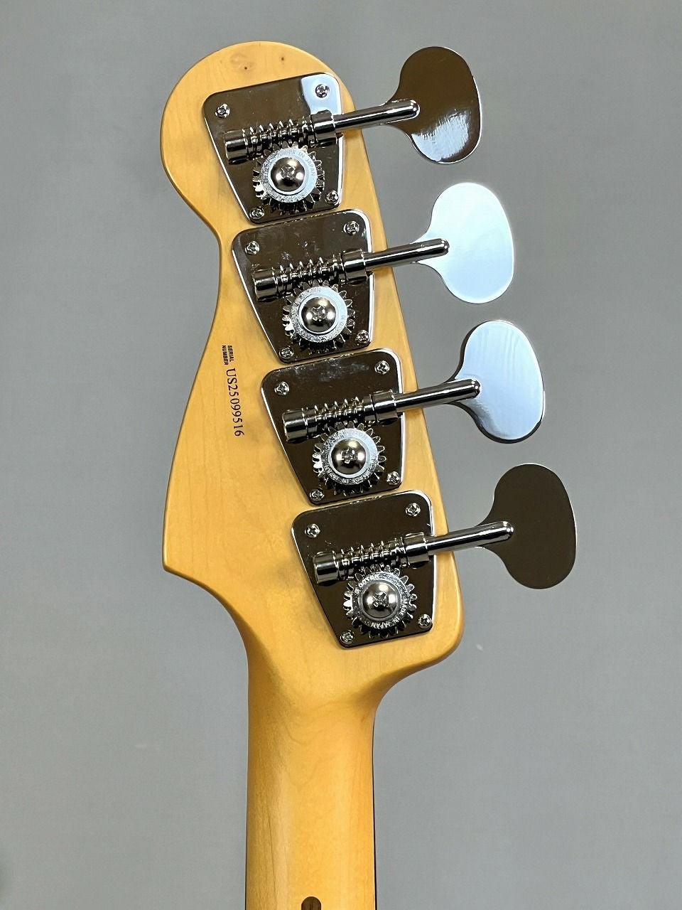 Fender American Professional Classic Precision Bass®, Rosewood Fingerboard, 3-Color Sunburstヘッド裏