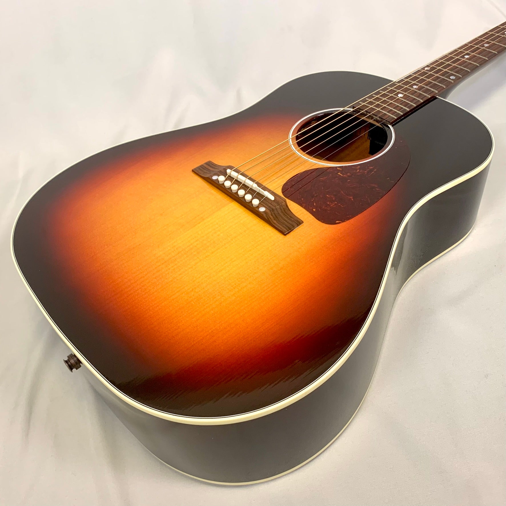 限定生産】Gibson J-45 Standard Adirondack Red Spruce Tri-Burst