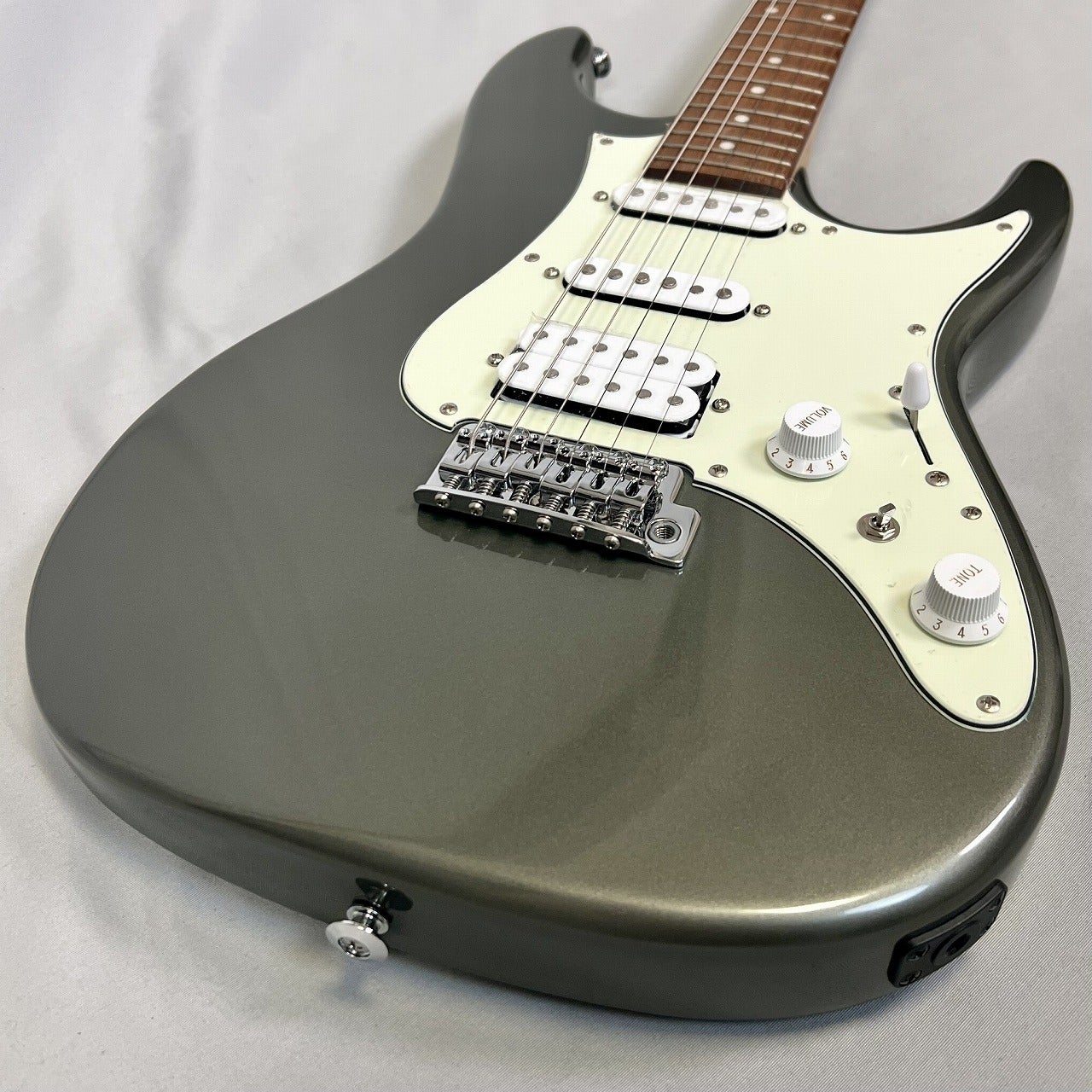 Ibanez | JEUGIA